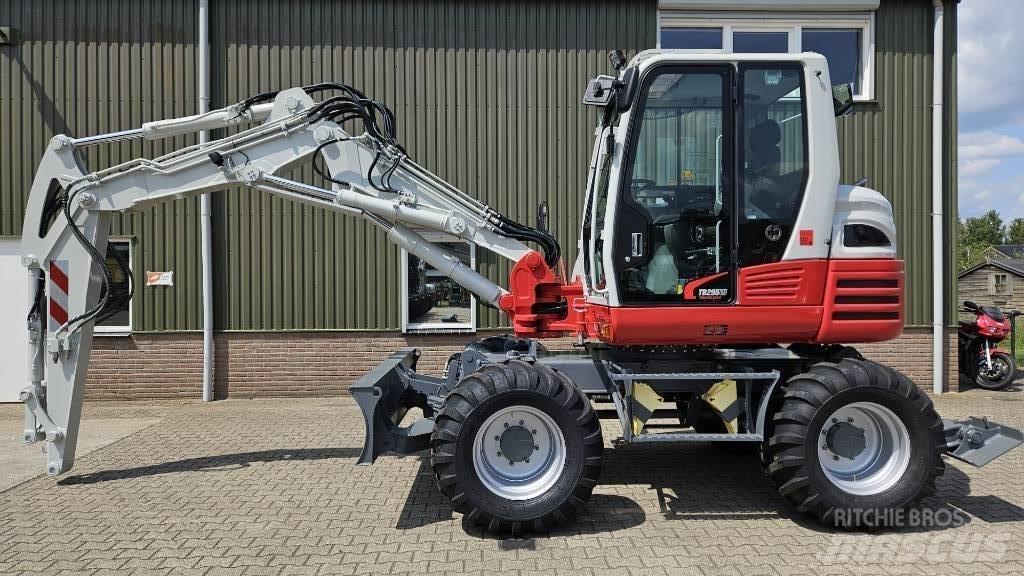 Takeuchi TB295W Kolová rýpadla