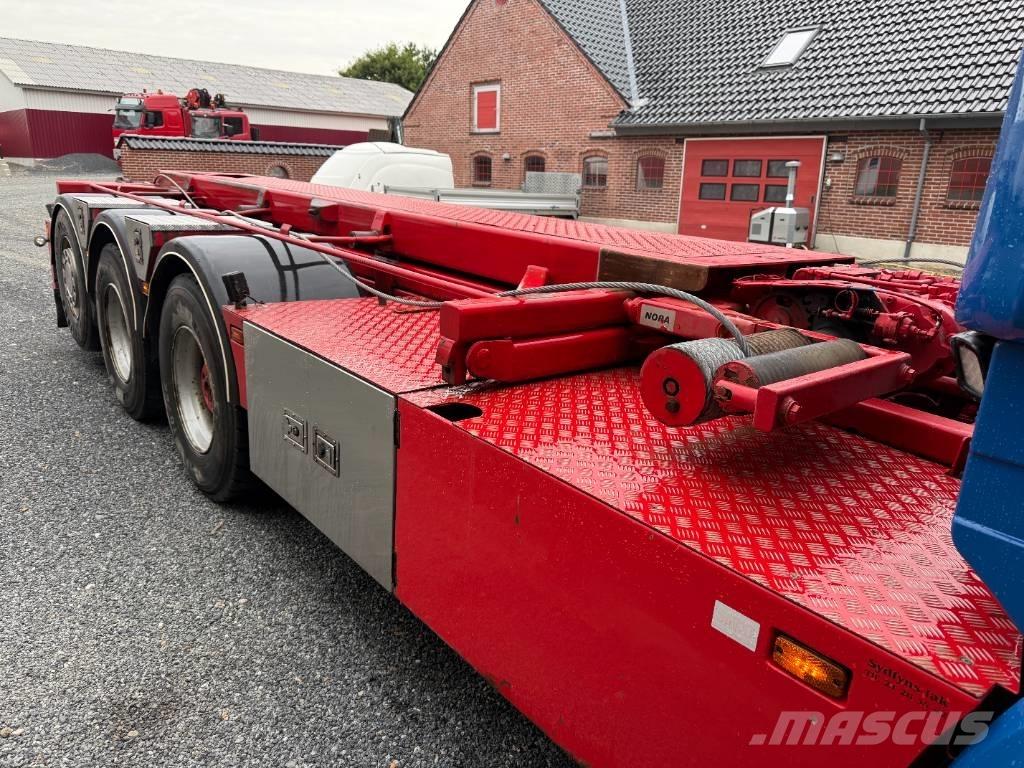 Scania R520 8x4 Lanový nosič kontejnerů