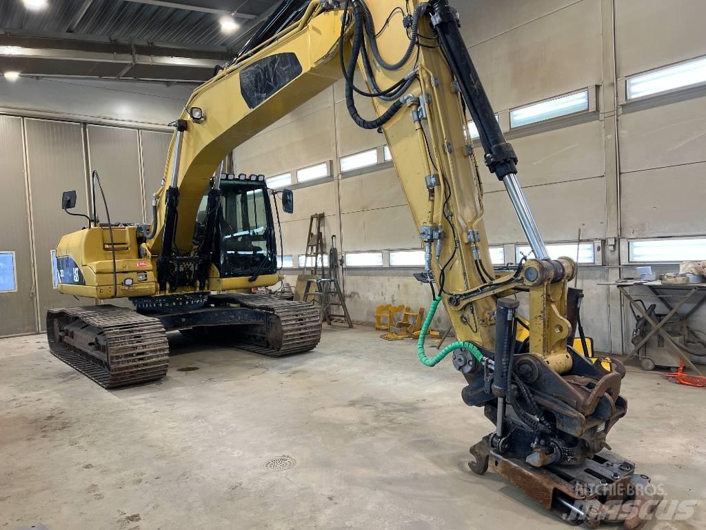 CAT 323 D L Pásová rýpadla