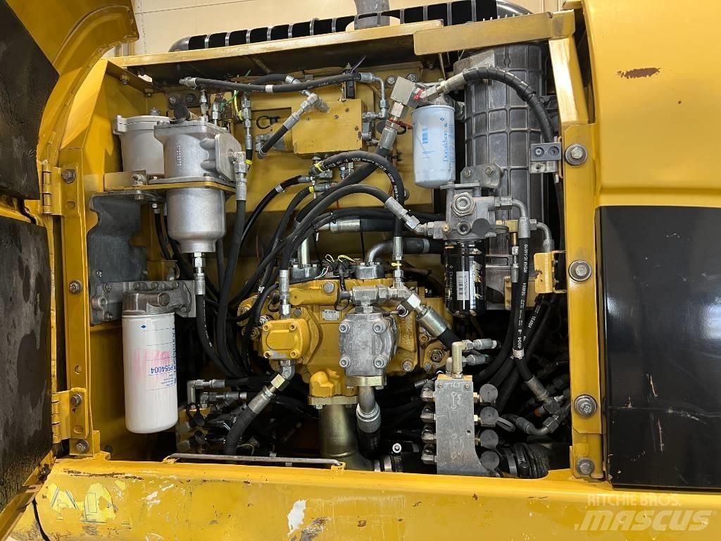 CAT 323 D L Pásová rýpadla