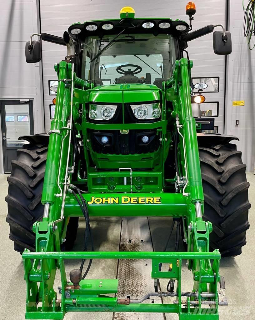 John Deere 6125 R Traktory