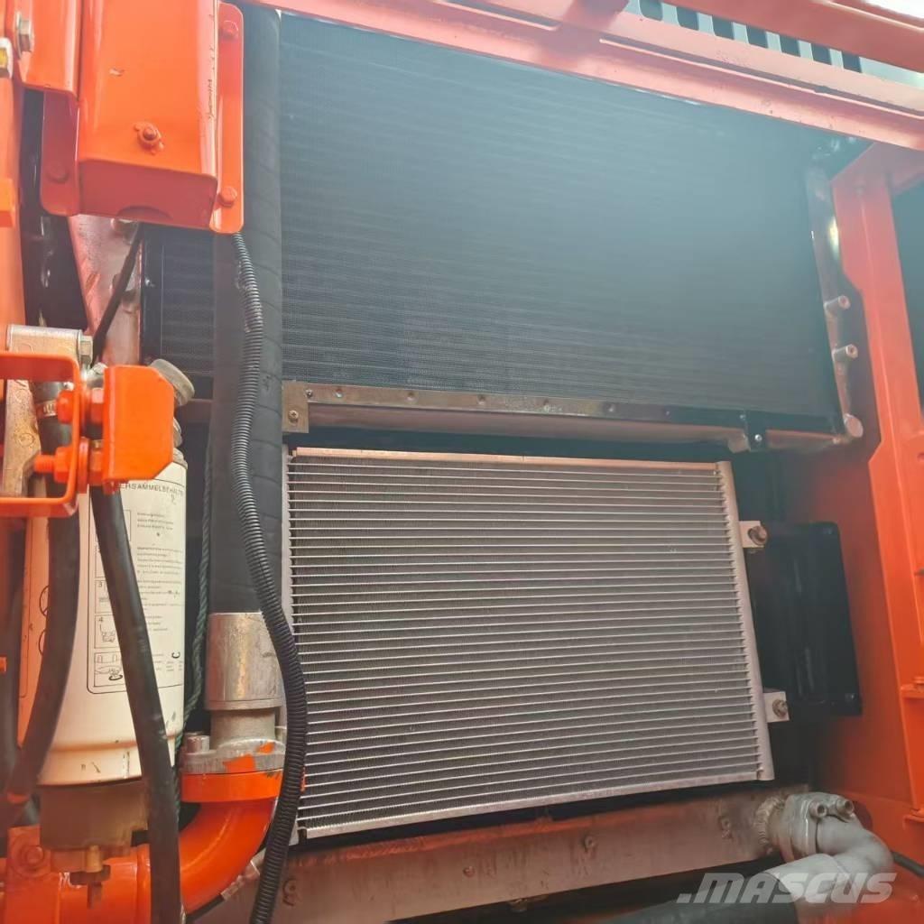 Doosan DX 300 Pásová rýpadla