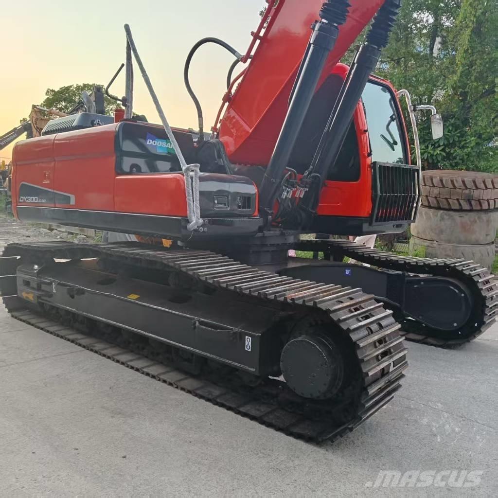 Doosan DX 300 Pásová rýpadla