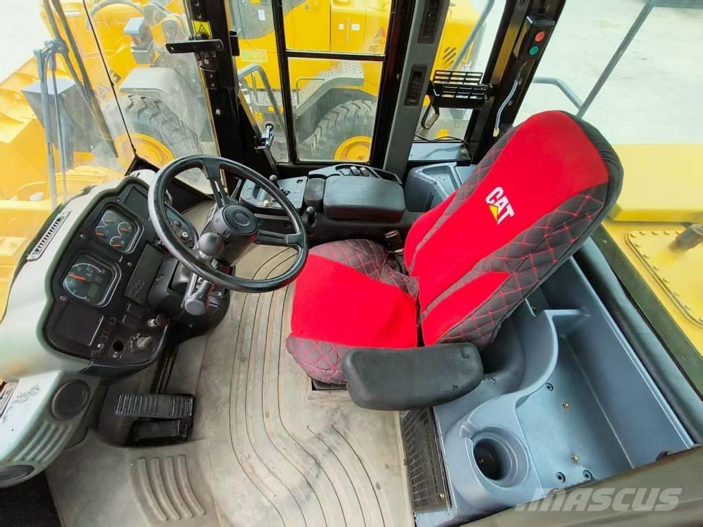 CAT 966 H Kolové nakladače
