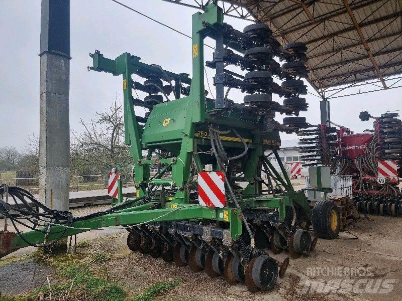 John Deere 750A Další