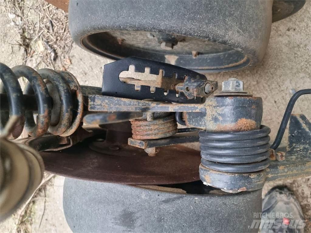 John Deere 750A Další
