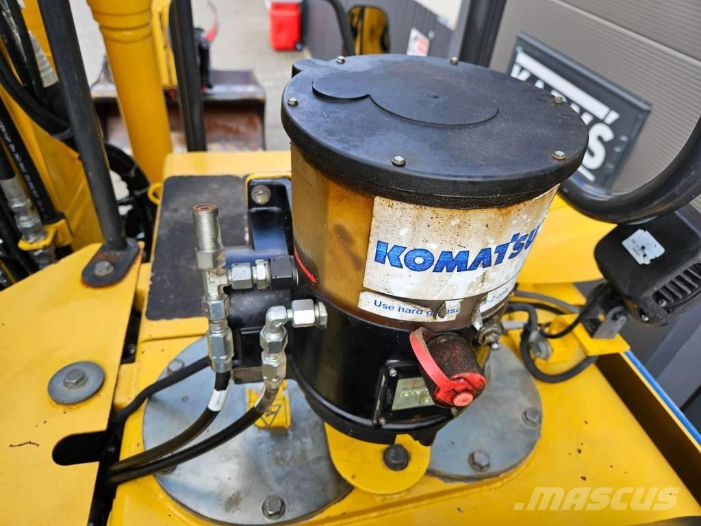 Komatsu PW 148-8 Kolová rýpadla