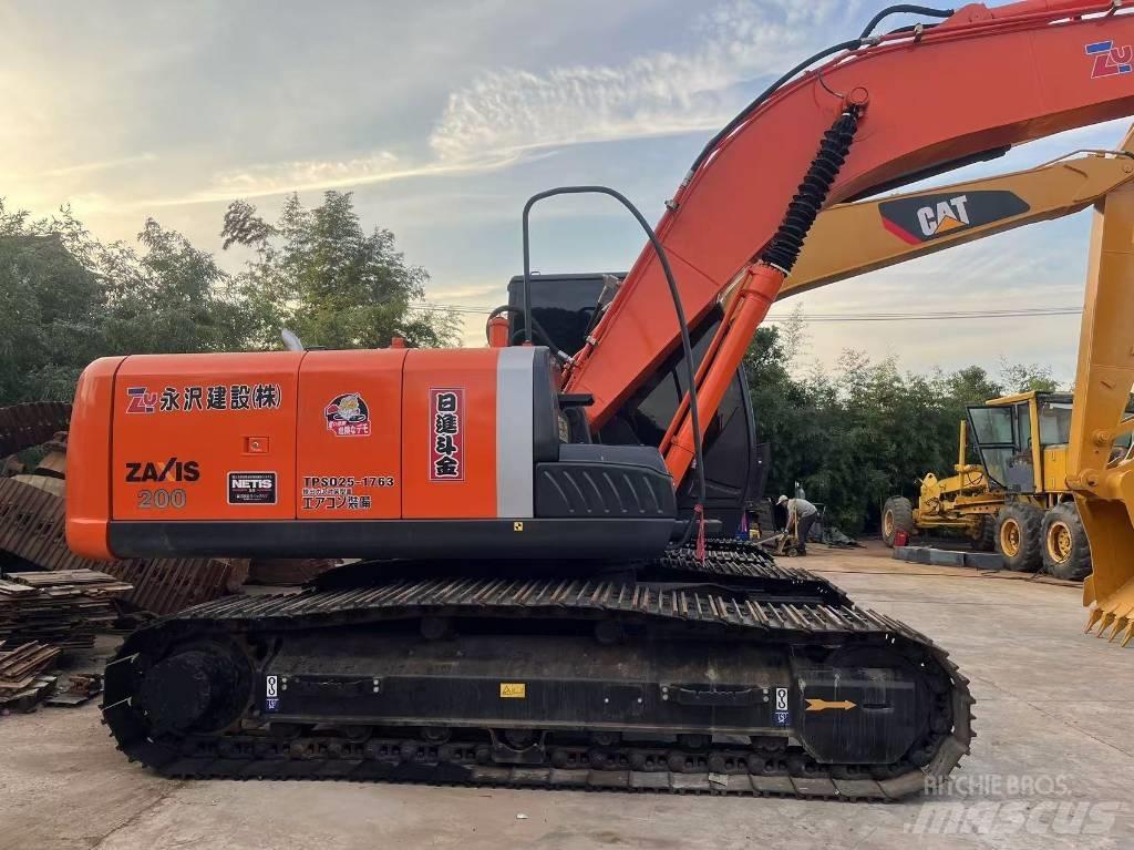 Hitachi ZX 200 Pásová rýpadla