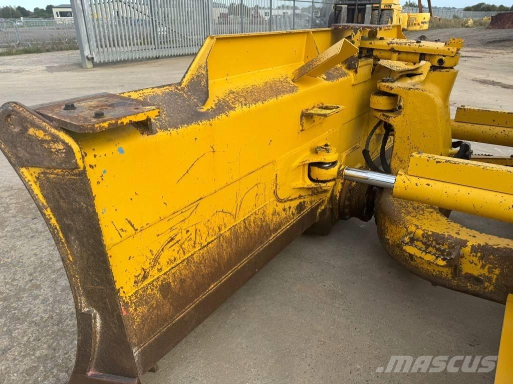 Komatsu D61PX-24 Pásové dozery