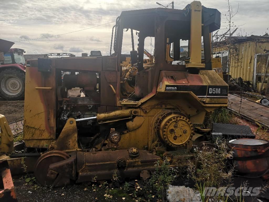 CAT D 5 M XL Pásové dozery