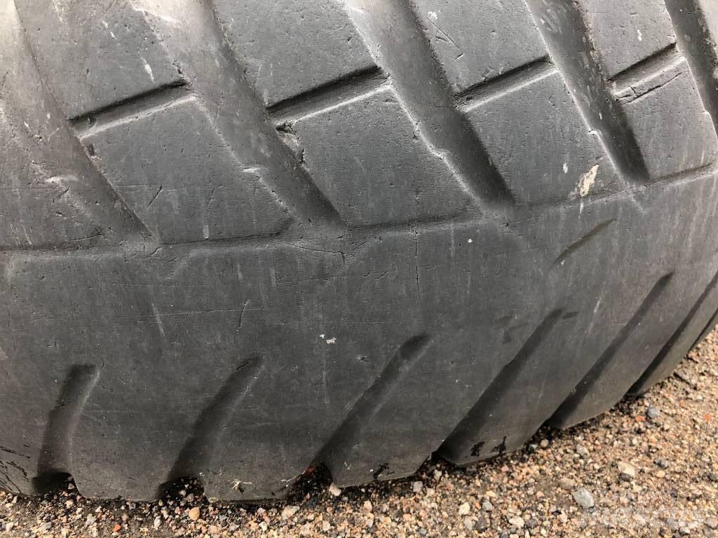 Nokian 400/80R28 Pneumatiky, kola a ráfky