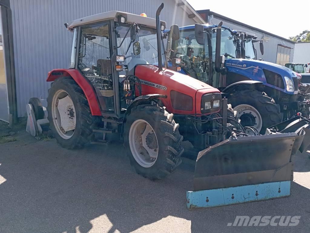 Massey Ferguson 4220 Traktory