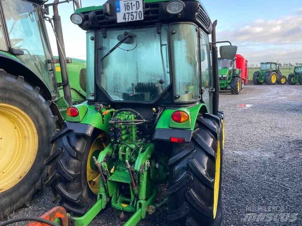 John Deere 5085 GF Traktory