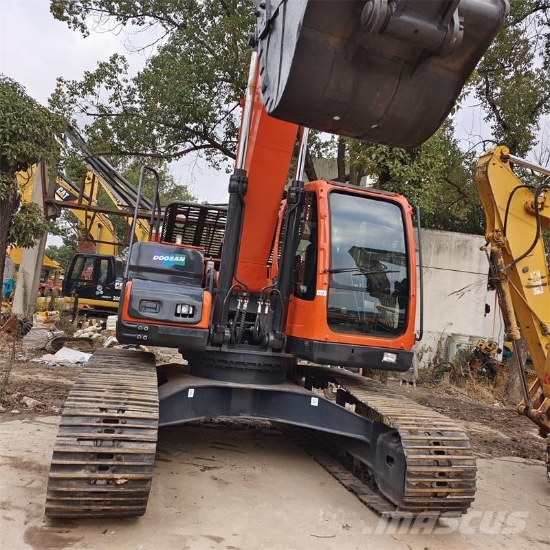Doosan DX 225 Pásová rýpadla