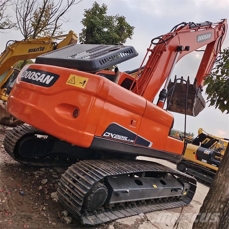 Doosan DX 225 Pásová rýpadla