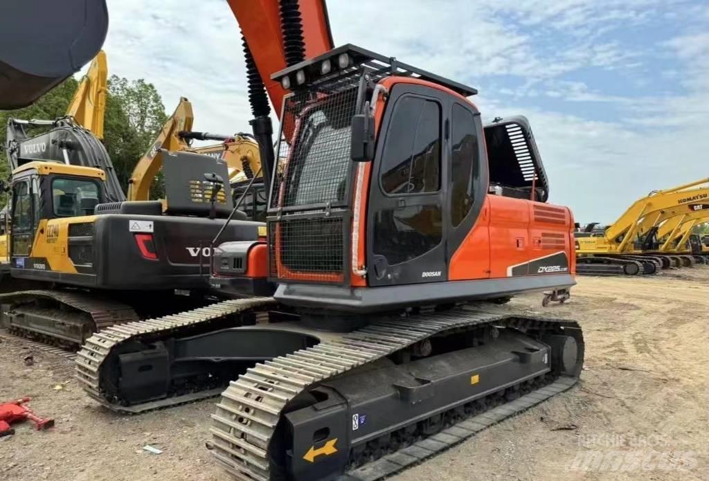 Doosan DX 225 Pásová rýpadla