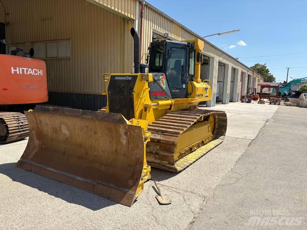 Komatsu 61 PX Pásové dozery
