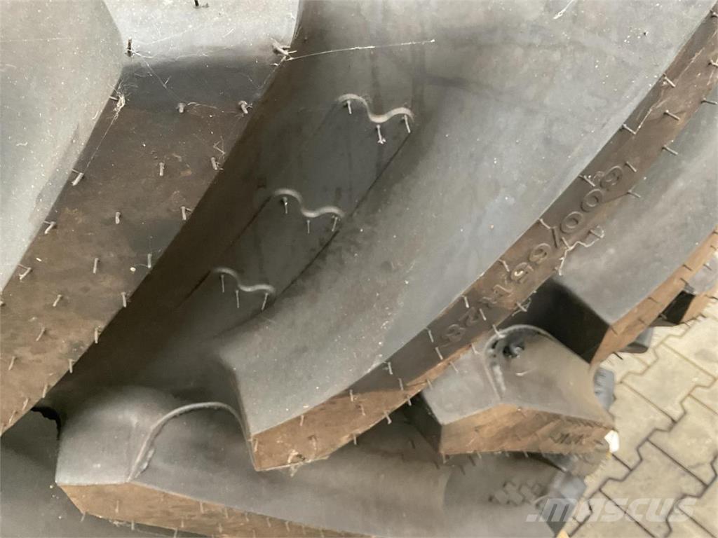 BKT 600/65R28 Pneumatiky, kola a ráfky