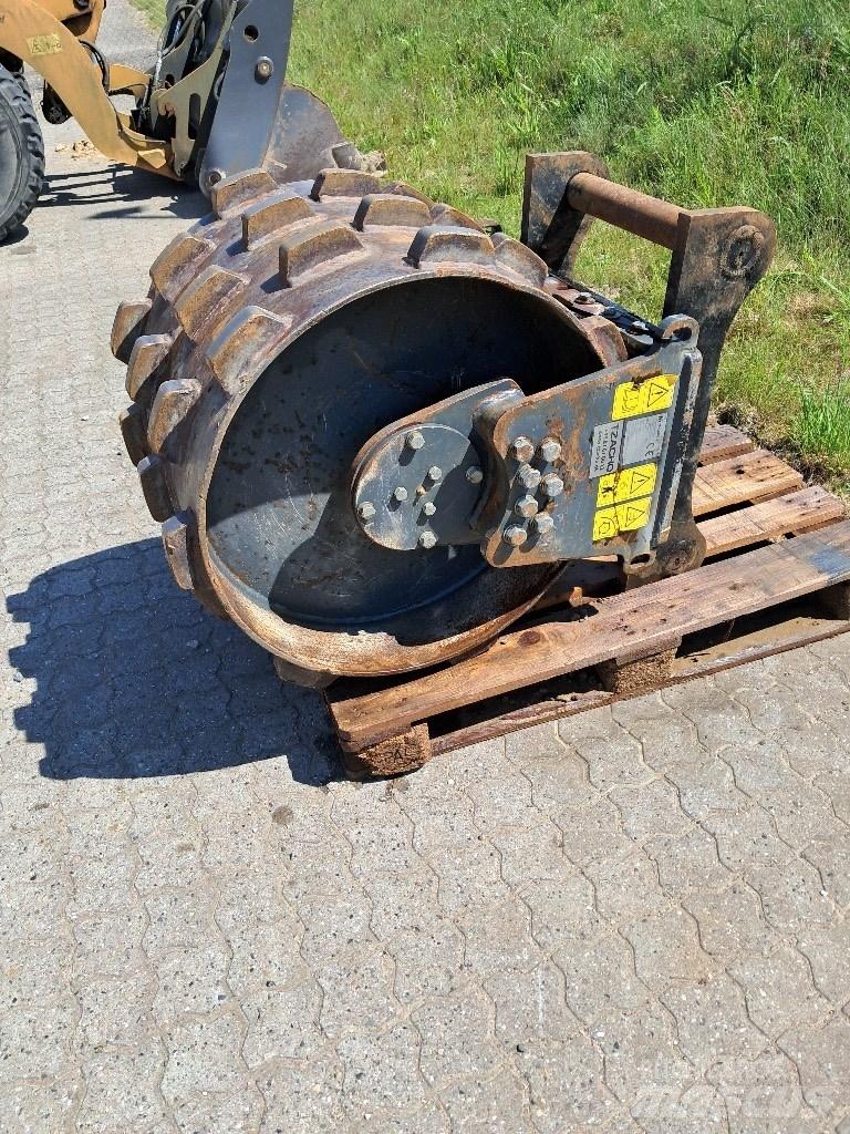CASE 800x600 Příslušenství a náhradní díly k zhutňovacím strojům
