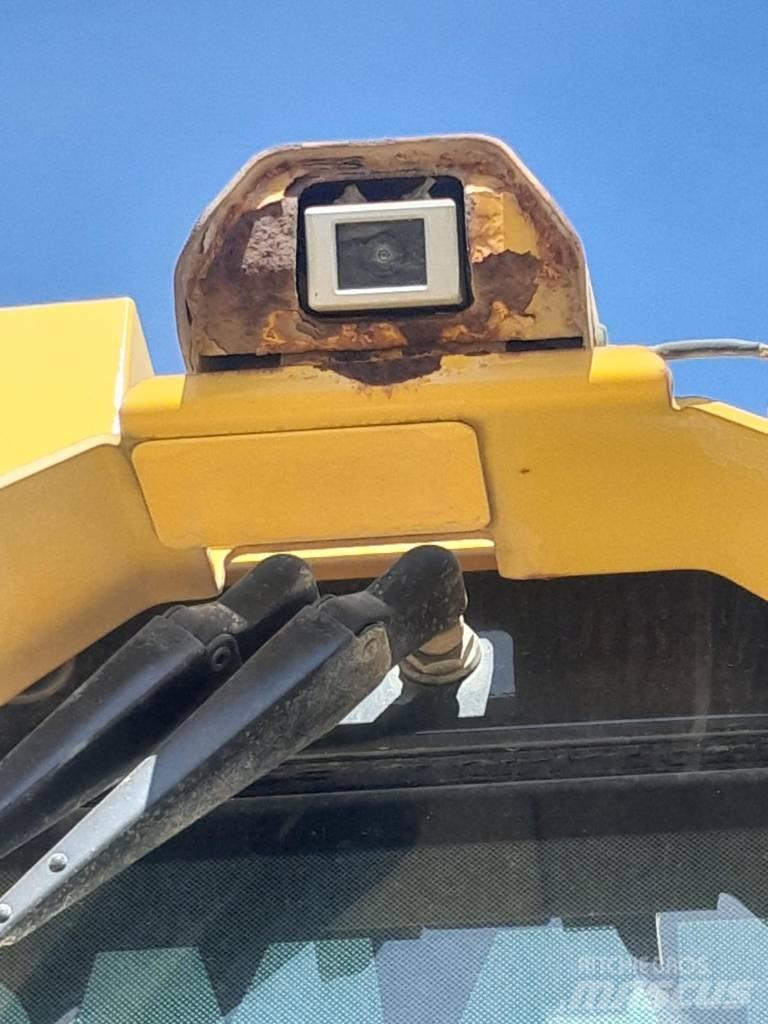 Komatsu D65PX-18 Pásové dozery