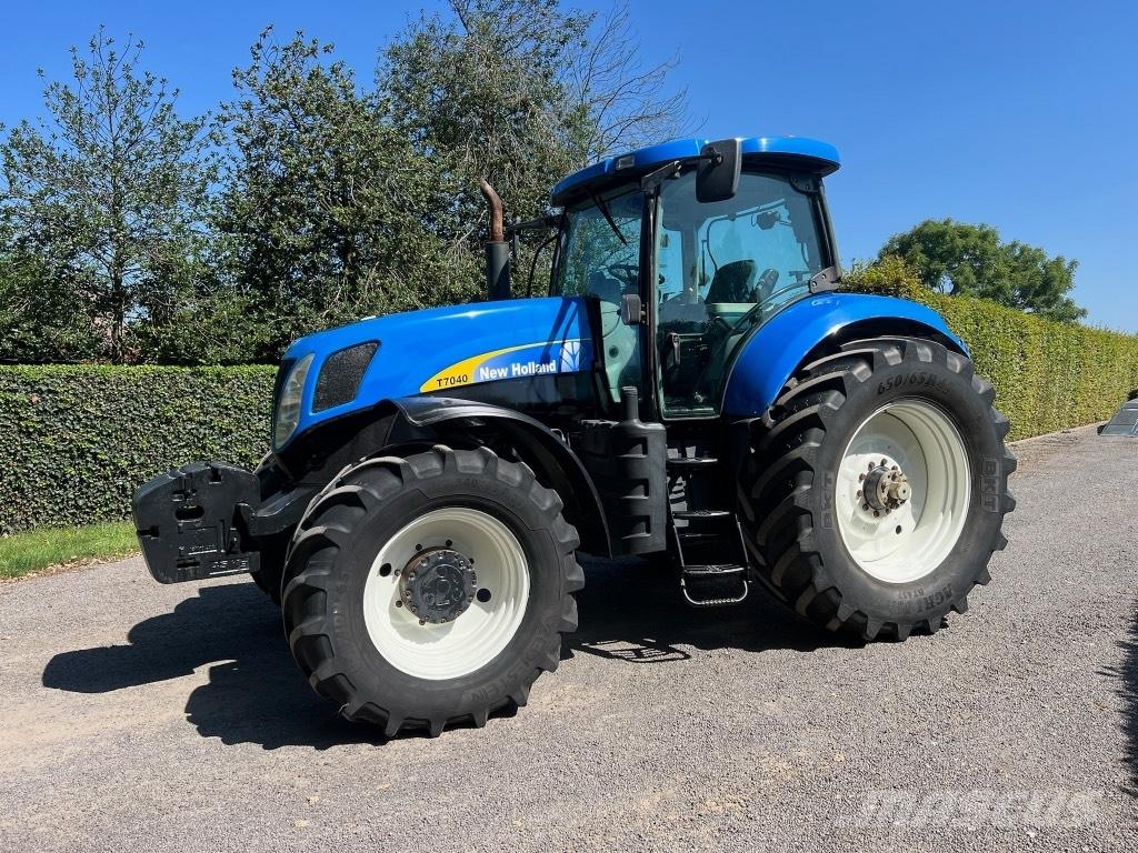New Holland T 7040 Traktory