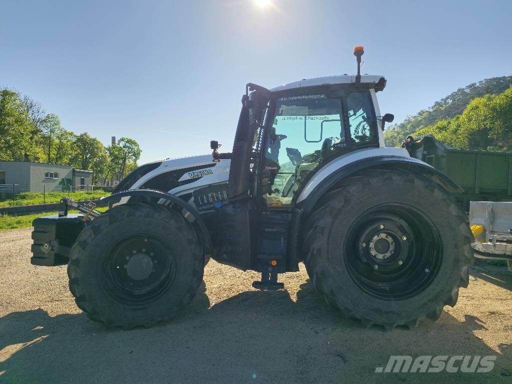 Valtra T 235 Traktory