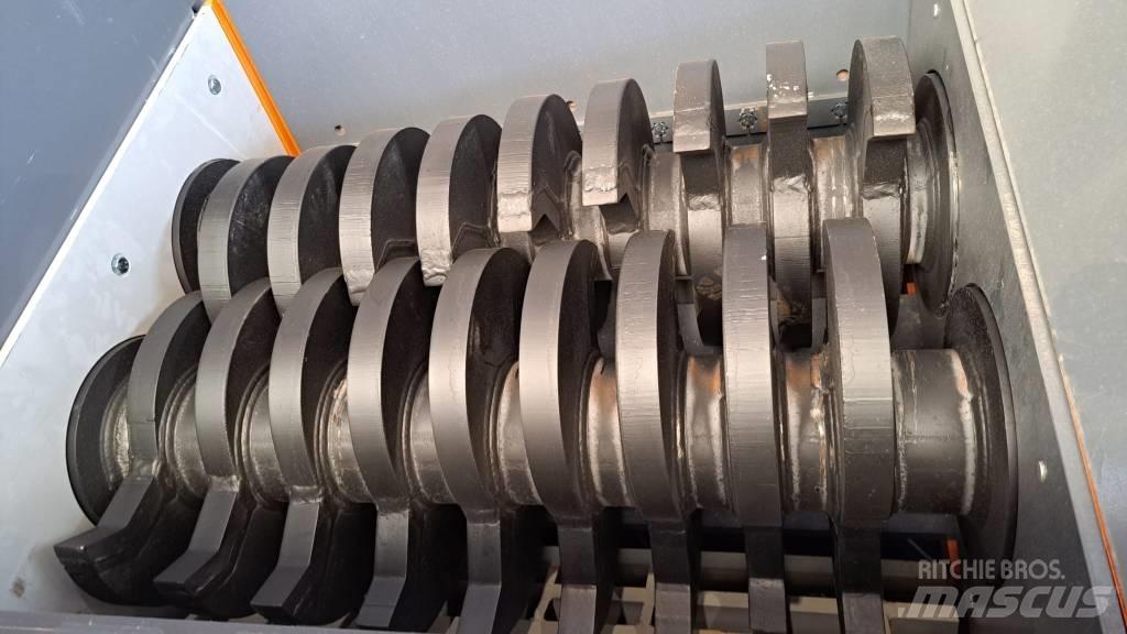 Arjes 300 Compactor Manipulace s materiálem – ostatní