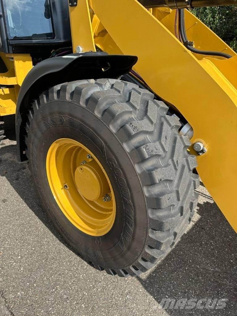 CAT 908 Kolové nakladače