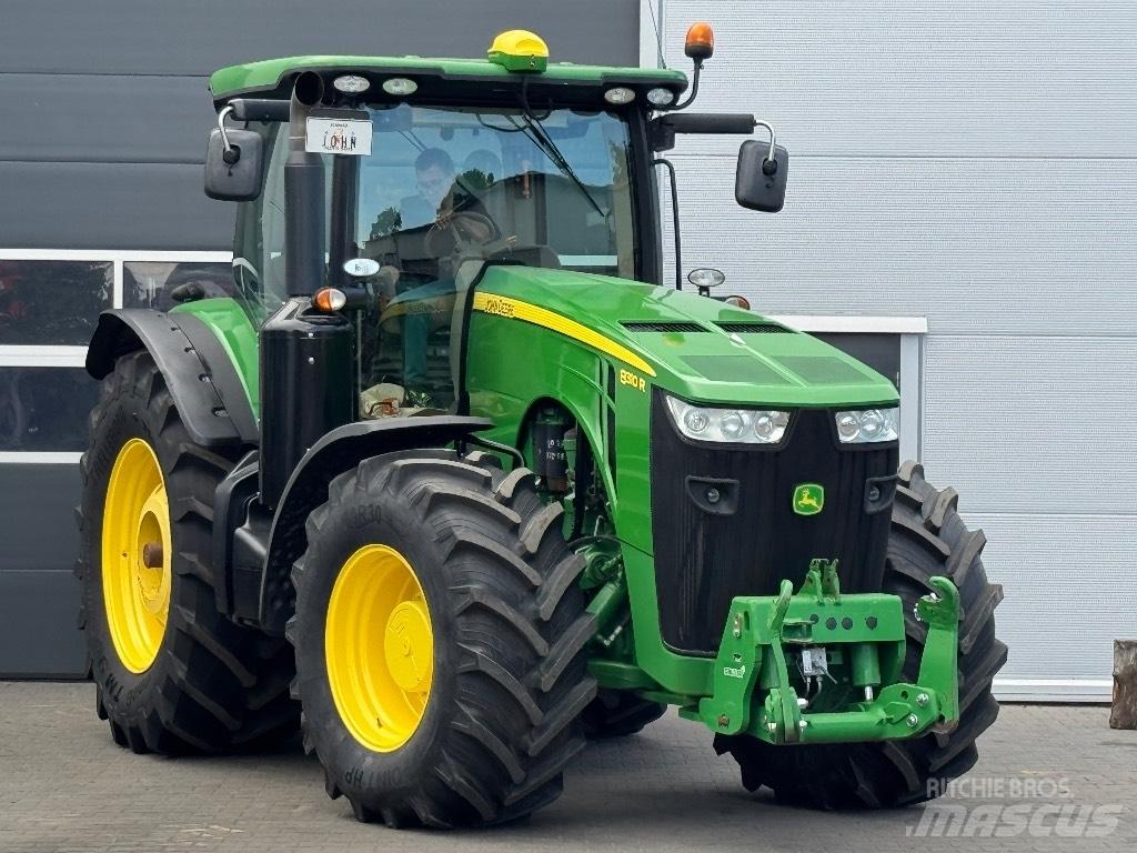 John Deere 8310 R Traktory