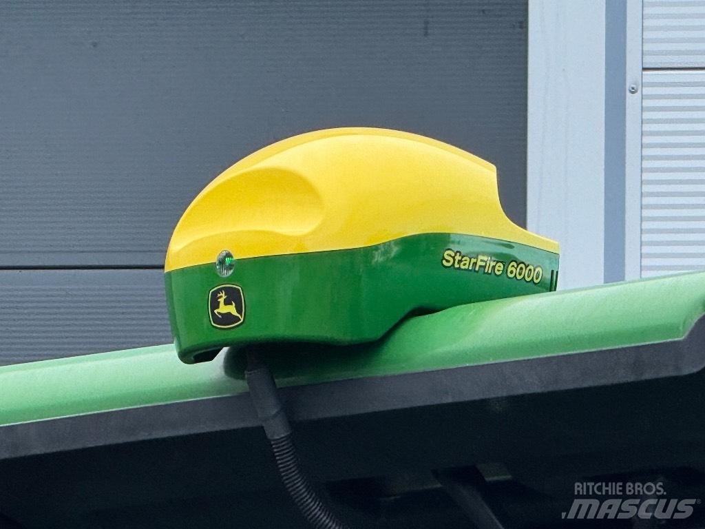 John Deere 8310 R Traktory
