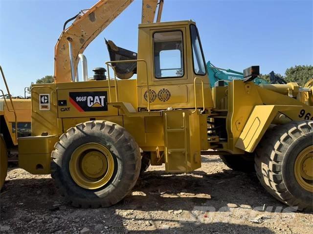 CAT 966 F Kolové nakladače