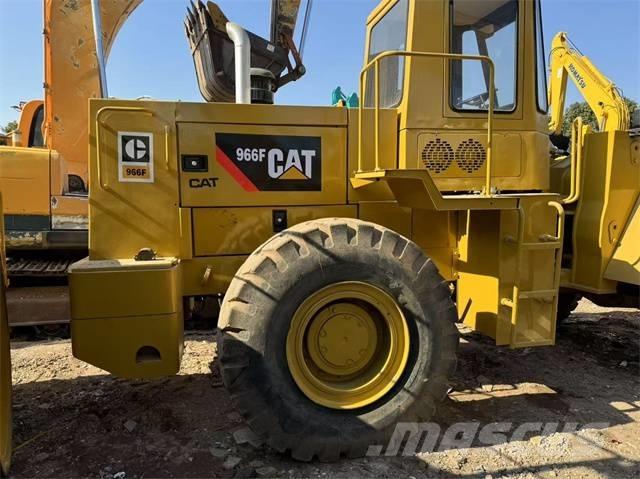 CAT 966 F Kolové nakladače