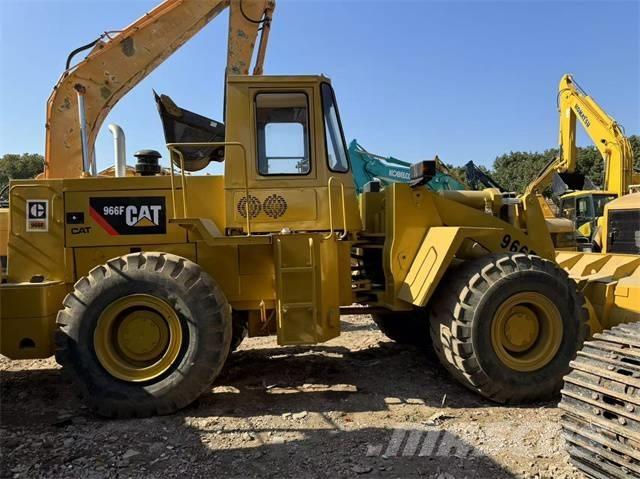 CAT 966 F Kolové nakladače