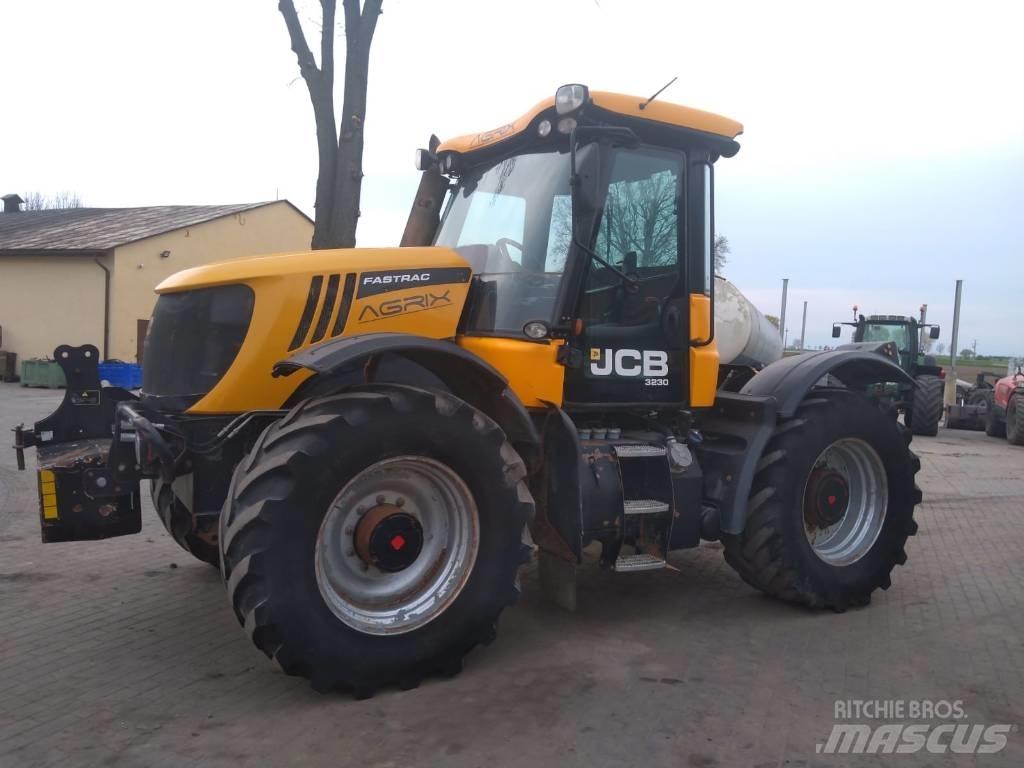 JCB Fastrac 3230 Traktory