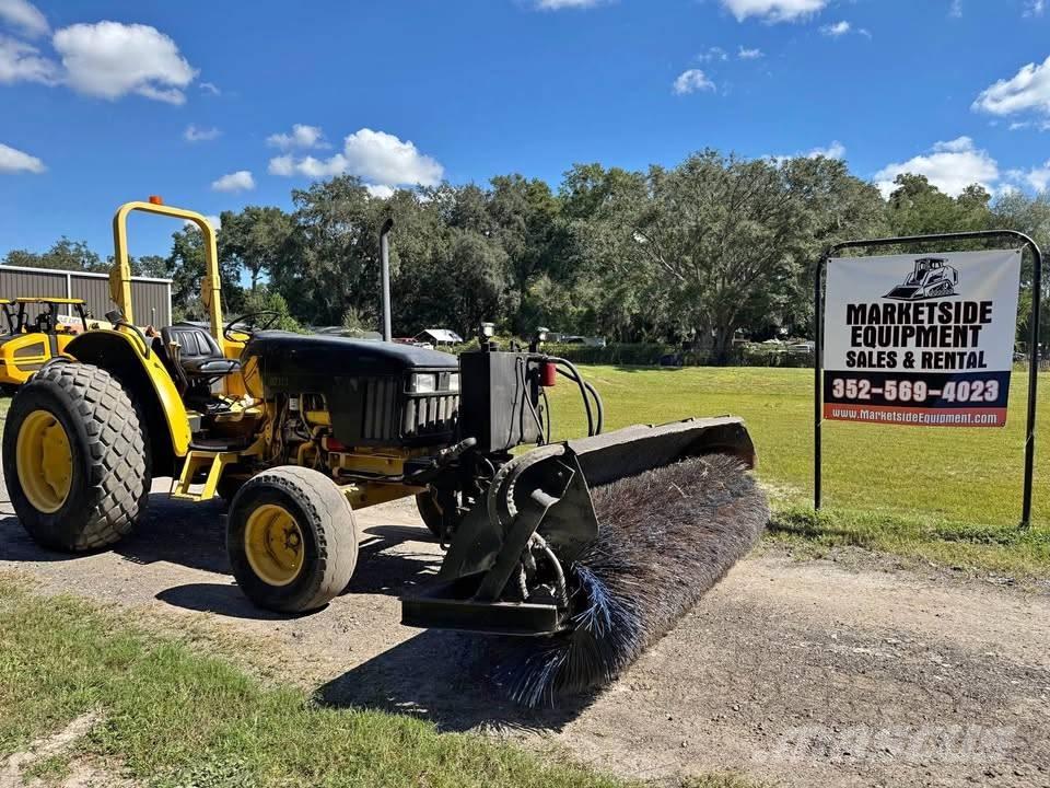 John Deere 5320 Traktory