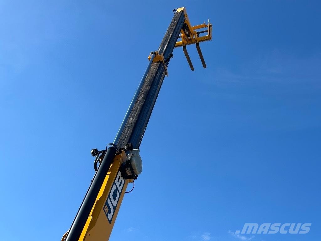 JCB 540-140 Teleskopické manipulátory