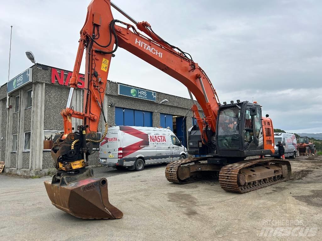 Hitachi ZX225USLC-5 Pásová rýpadla