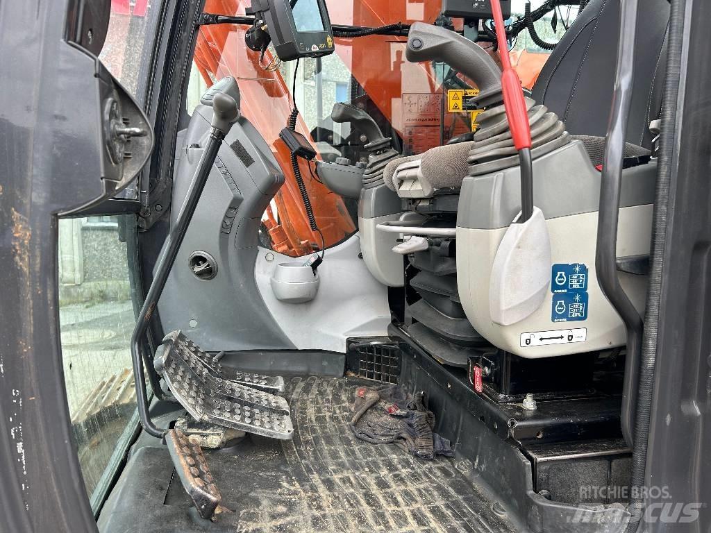 Hitachi ZX225USLC-5 Pásová rýpadla