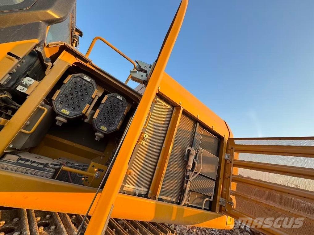 CAT 352 Pásová rýpadla