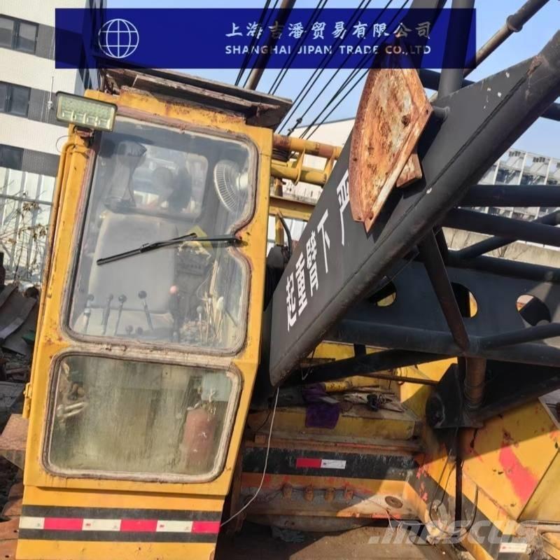 Hitachi KH180 Pásové jeřáby