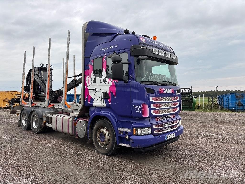 Scania 560. 6x4 Vozy na přepravu kmenů