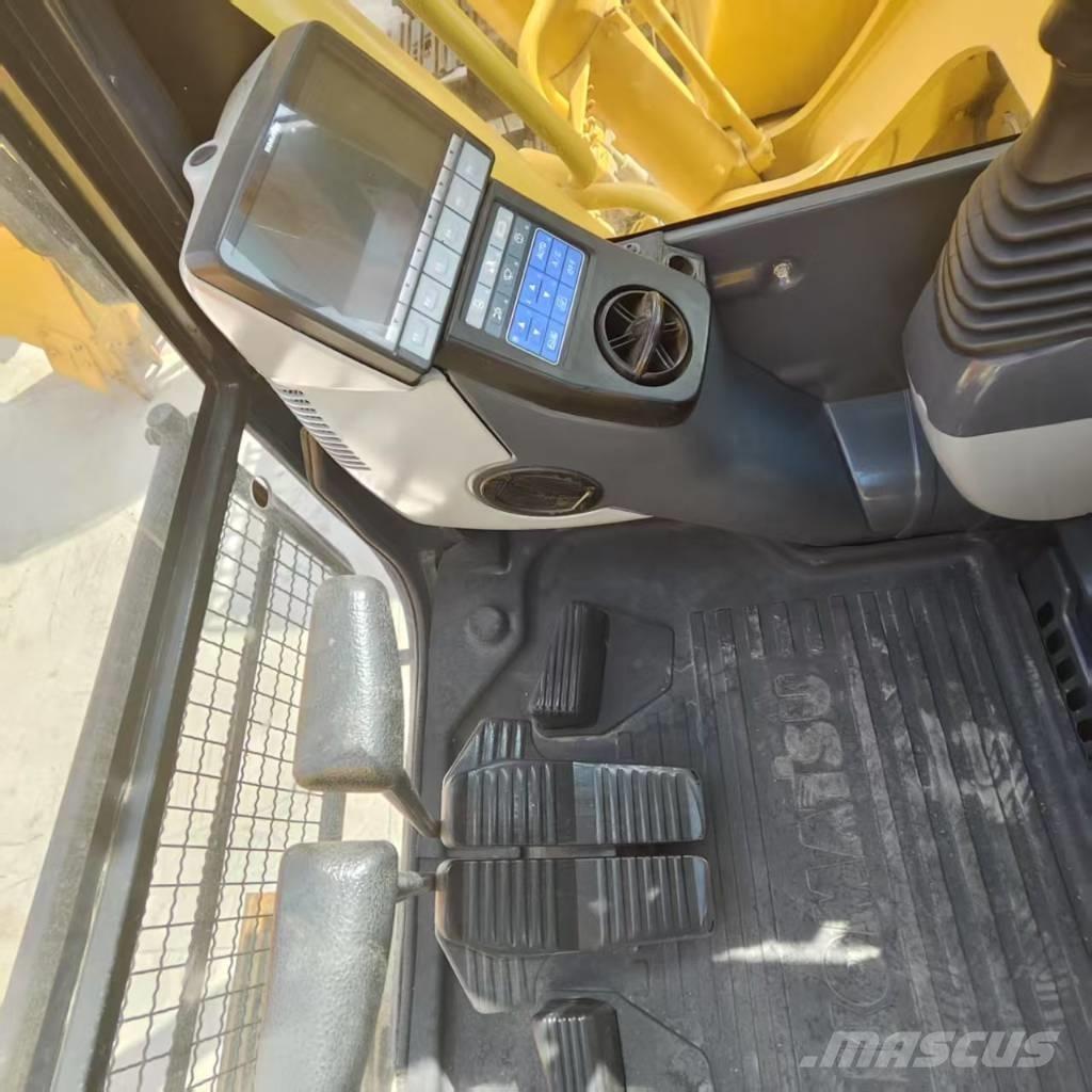 Komatsu PC 220-8 Pásová rýpadla