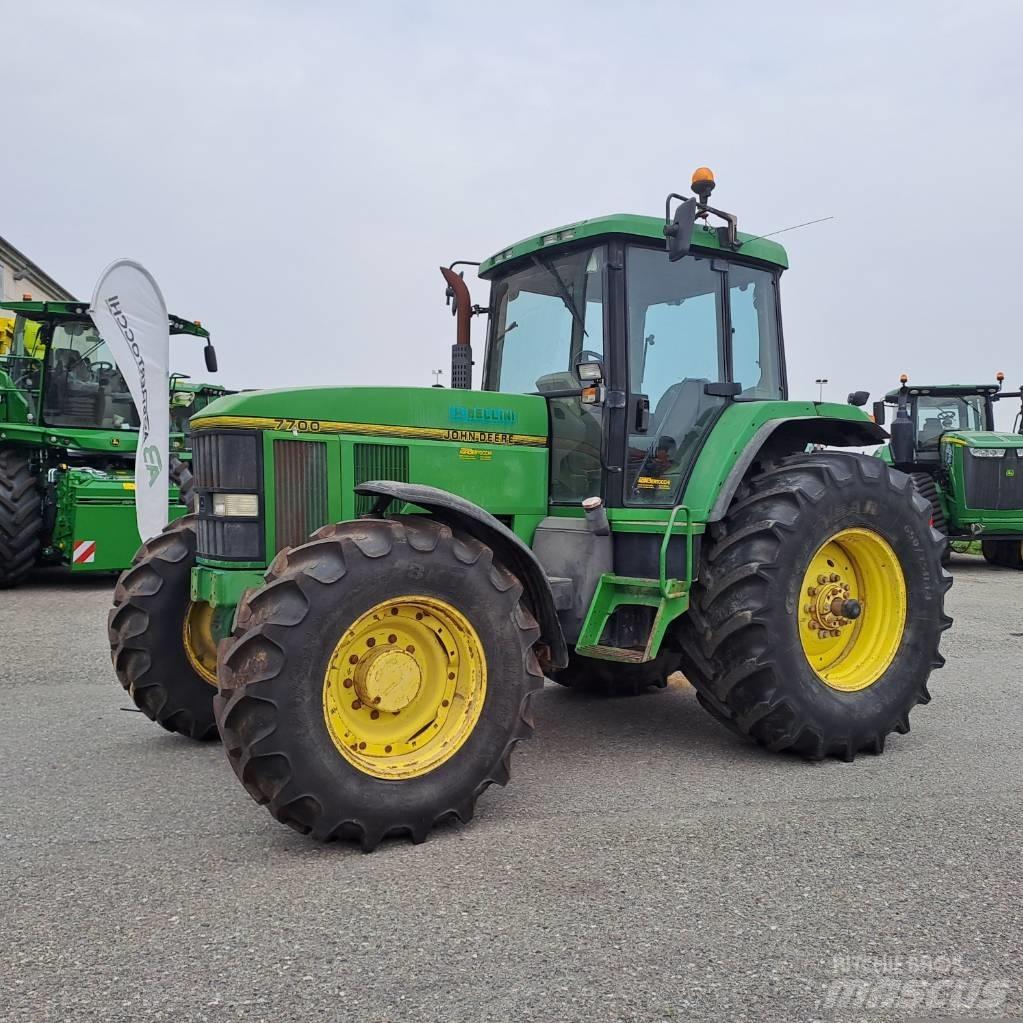 John Deere 7700 Traktory
