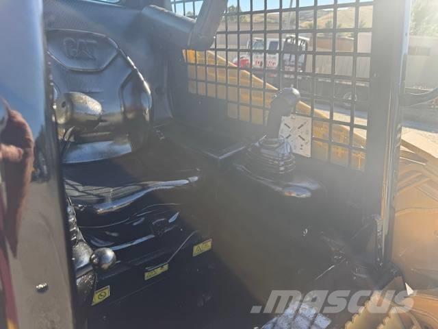 CAT 248 B Smykem řízené nakladače