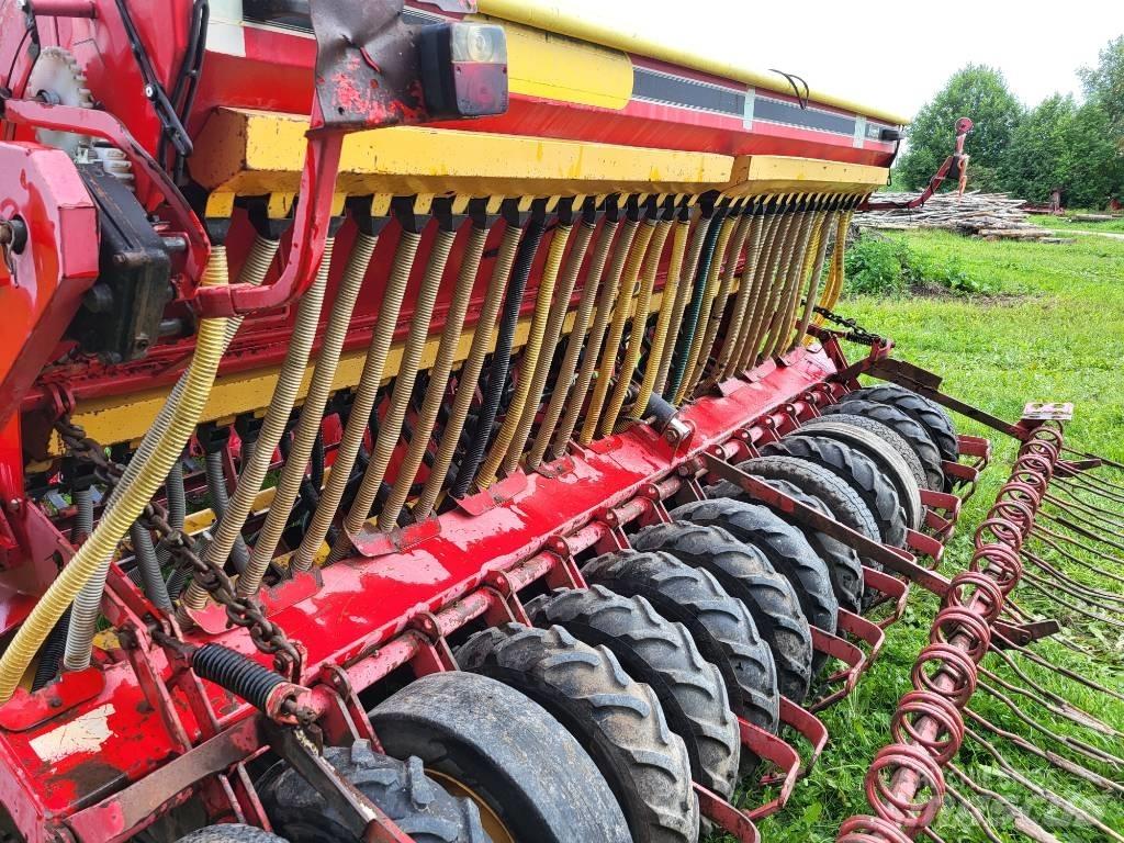 Väderstad Rapid400C Mechanické secí stroje