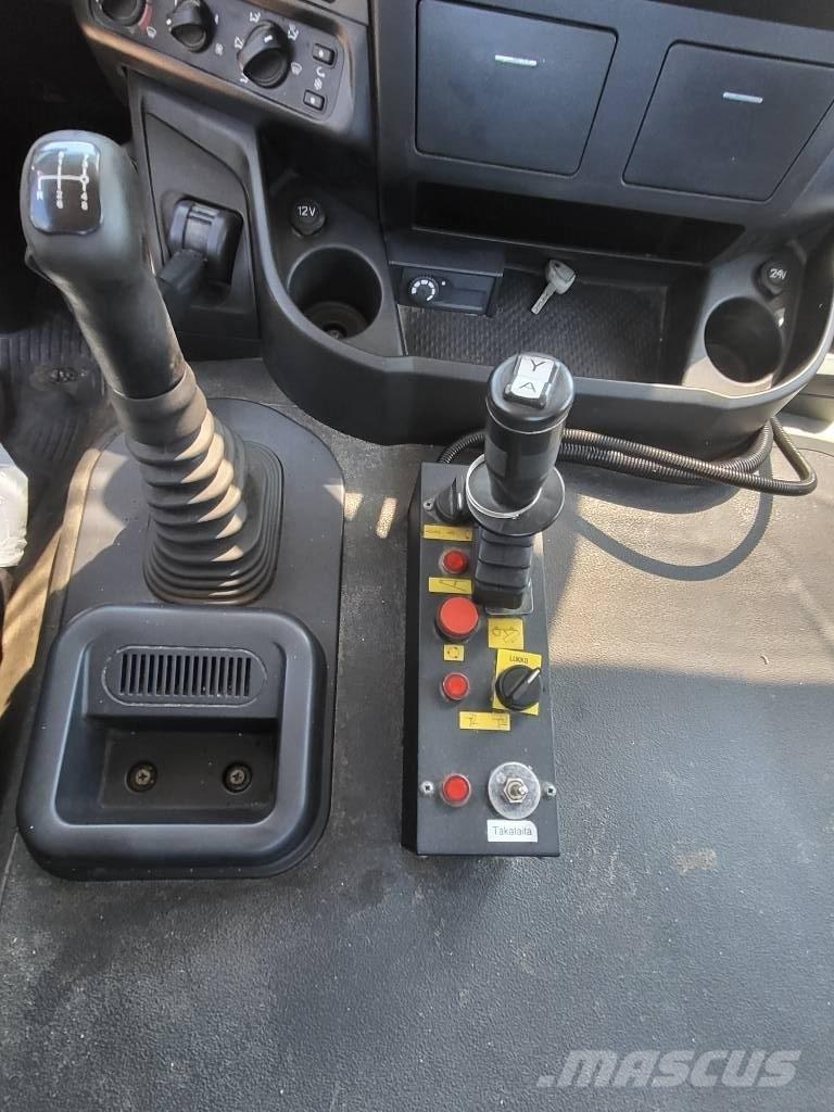 Iveco Stralis-360 Valník s navijákem