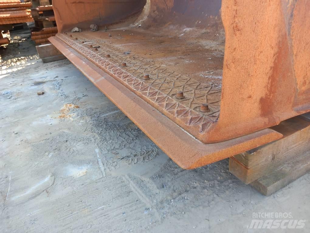 Komatsu WA475-10 Lopaty