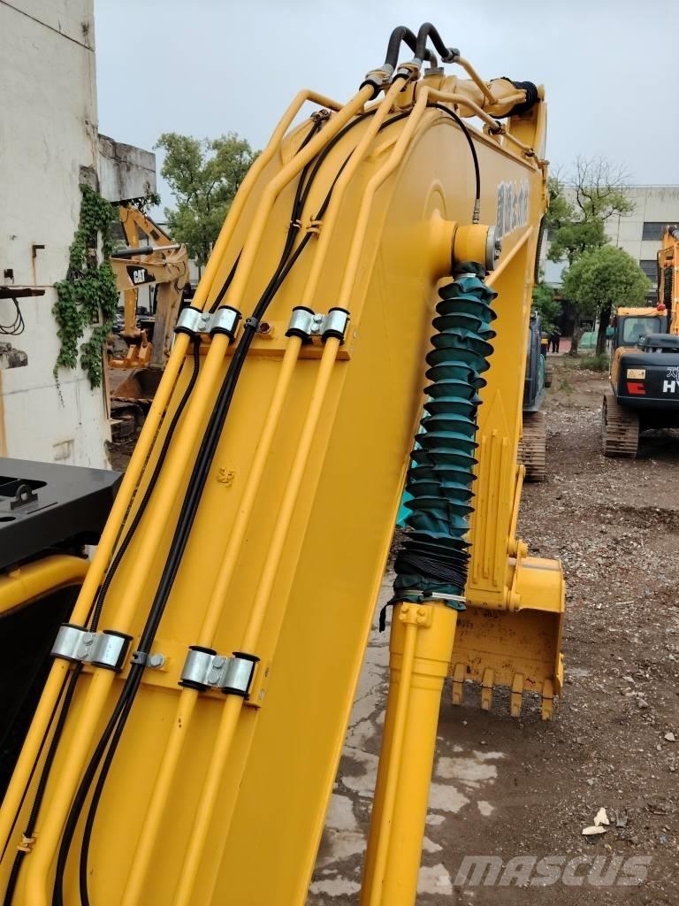 Komatsu PC 200-8 Pásová rýpadla