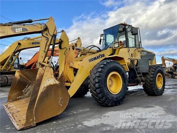 Komatsu WA320 Kolové nakladače
