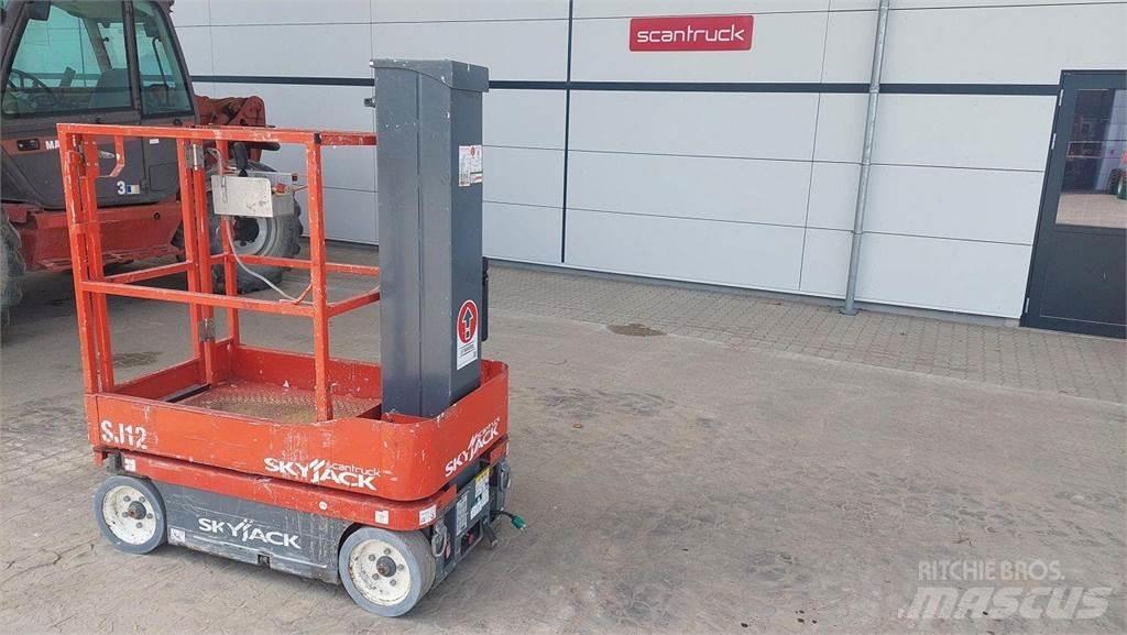 SkyJack SJ12 Vertikální sloupové výtahy
